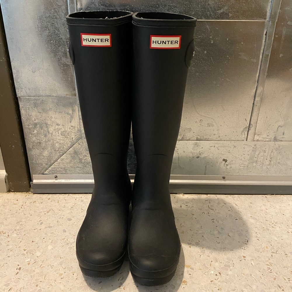 HUNTER tall black rain boot